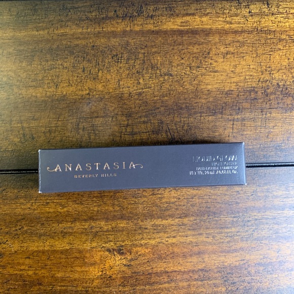 Anastasia Beverly Hills Liquid Glow, Oyster